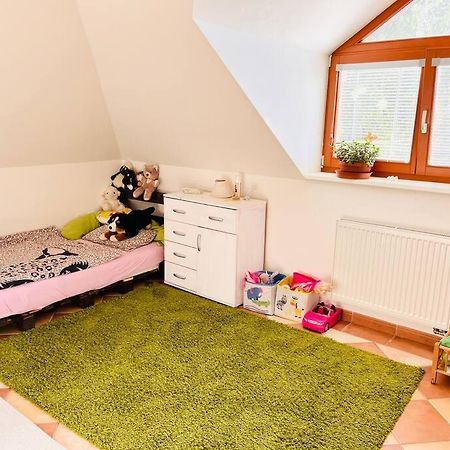 Apartman Se Zahradou 20 Minut Do Centra Prahy Ořech Eksteriør bilde